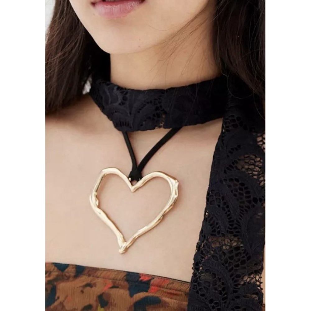 Urban Outfitters Silvia Icon Heart Pendant Black Cord Necklace New Valentines